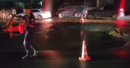 GÖLTÜRKBÜKÜ YOLUNDA ANA SU İSALE HATTI PATLADI, YOL ÇÖKTÜ