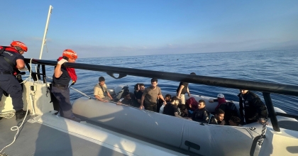 KUŞADASI’NDA 19 DÜZENSİZ GÖÇMEN KURTARILDI 