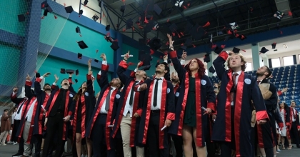 KSBÜ TIP FAKÜLTESİ'NDE 173 ÖĞRENCİ KEP FIRLATTI