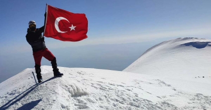 AYDINLI DAĞCI, 5 BİN 137 METREYE TIRMANDI  