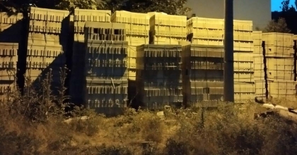 BRİKETLERİN ÜZERİNDEN DÜŞTÜ, AĞIR YARALANDI  