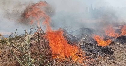ÇÖPLÜK ALANDA ÇIKAN YANGIN BÜYÜMEDEN SÖNDÜRÜLDÜ  