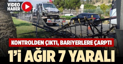DENİZLİ'DE HAFİF TİCARİ ARAÇ KONTROLDEN ÇIKTI, BARİYERLERE ÇARPTI