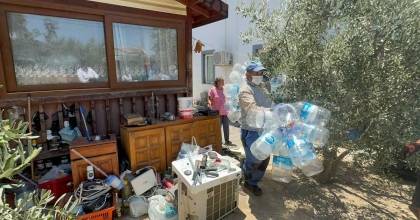 EVDEN YAYILAN KÖTÜ KOKU EKİPLERİ HAREKETE GEÇİRDİ