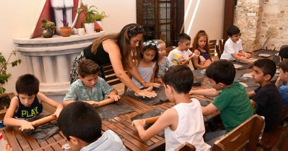 KUŞADASI'NDA ÇOCUKLAR İÇİN SERAMİK ATÖLYESİ  