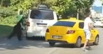 MÜŞTERİ TAKSİYLE KAÇTI, ŞOFÖR ARKASINDAN BAKAKALDI