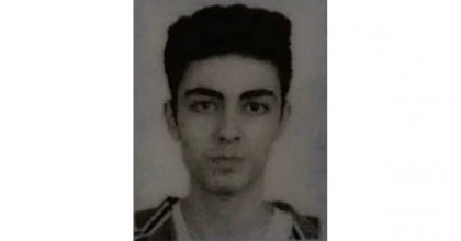 OĞLUNU ÖLDÜRDÜ, KENDİNİ TUVALETE KİLİTLEDİ  