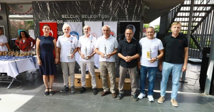 SATRANÇ TURNUVASI'NDA ŞAMPİYONLARA MADALYALARI VERİLDİ  