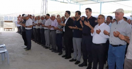 SELENDİLİLİ ÇİFTÇİLER YAĞMUR DUASINA ÇIKTI  