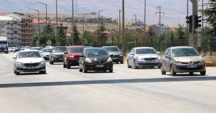 TATİLCİLERİN DÖNÜŞ YOLUNDA TRAFİK YOĞUNLUĞU BAŞLADI  
