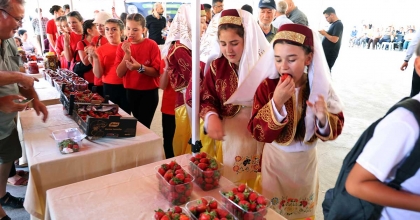 YATAĞAN’DA İLK KEZ ‘ÇİLEK’ FESTİVALİ YAPILDI