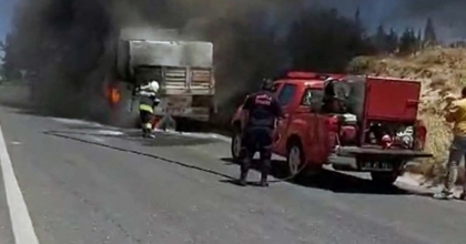 YATAĞAN’DA MERMER YÜKLÜ TIR’DA YANGIN ÇIKTI