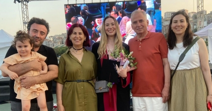 ZOLAN'IN KÜÇÜK KIZI MEZUN OLDU