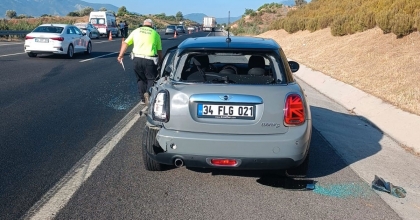 EMNİYET ŞERİDİNDE OTOMOBİLDEN İNEN SÜRÜCÜYE TIR ÇARPTI