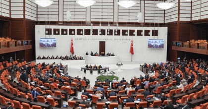 AK PARTİ'DEN KAMUDA ÇİFT MAAŞA SINIR TEKLİFİ