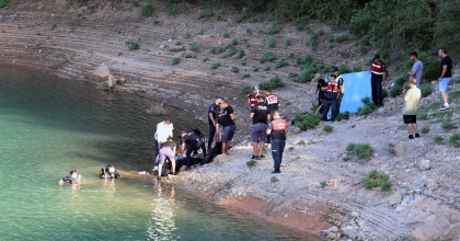 GÖLETTE BOĞULAN ANNE VE 2 ÇOCUĞUNUN CENAZELERİ SUDAN ÇIKARILDI   