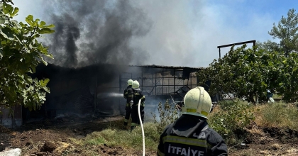 MARMARİS’TE AHIRDA YANGIN ÇIKTI