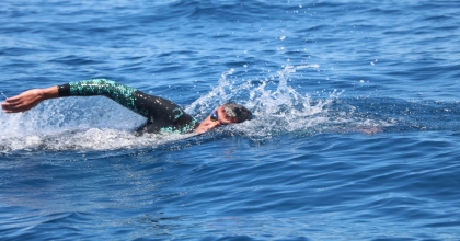 KARABURUN'DAN FOÇA'YA 5 BUÇUK SAAT YÜZDÜ   