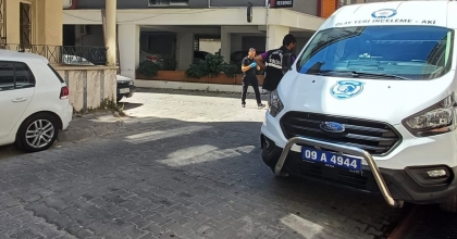 67 YAŞINDAKİ ADAM APARTTA ÖLÜ BULUNDU 