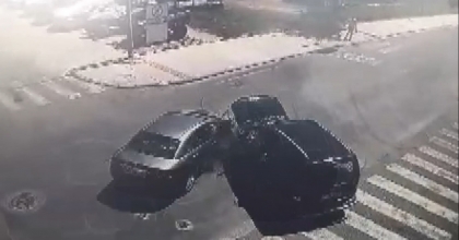 OTOMOBİL İLE KAMYONETİN ÇARPIŞTIĞI KAZADA 5 KİŞİ YARALANDI