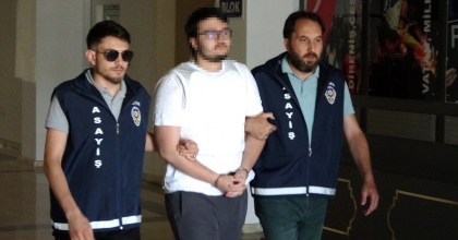 ANNESİNİ VE ÜVEY BABASINI ÖLDÜREN ZANLI ADLİYEDE