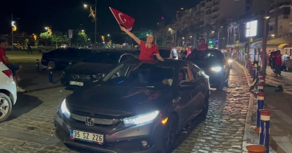 İZMİR’DE AVUSTURYA ZAFERİNE COŞKULU KUTLAMA   