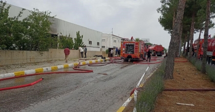 UŞAK'TA TEKSTİL FABRİKASINDA YANGIN ÇIKTI  