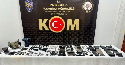 İZMİR'DE KAÇAK SİLAH İMALATHANESİNE BASKIN   