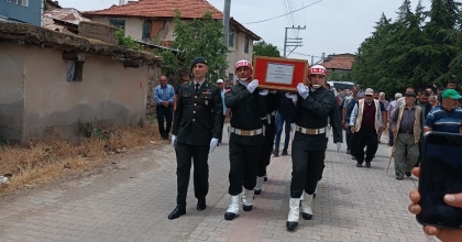 KALP KRİZİ GEÇİREN SÖZLEŞMELİ ER TOPRAĞA VERİLDİ  