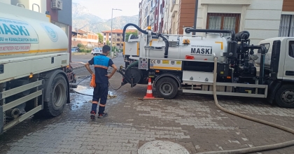 ŞİDDETLİ YAĞIŞ MANİSA’YI VURDU