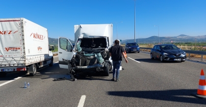 TAKLA ATAN OTOMOBİLDEKİ 22 YAŞINDAKİ GENÇ HAYATINI KAYBETTİ