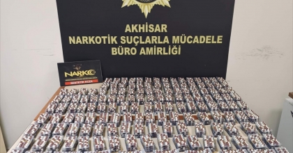 OTOMOBİLDEN 8 BİN 400 ADET UYUŞTURUCU ÇIKTI