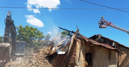 SAMANLIKTA ÇIKAN YANGIN BÜYÜMEDEN SÖNDÜRÜLDÜ