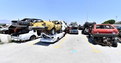 TERK EDİLMİŞ HURDA ARAÇLAR EKONOMİYE KAZANDIRILIYOR