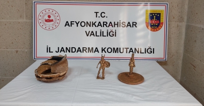 JANDARMANIN DURDURDUĞU OTOMOBİLDE TARİHİ ESER ELE GEÇİRİLDİ