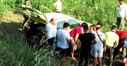 OTOMOBİL TARLAYA UÇTU: 1 AĞIR YARALI 