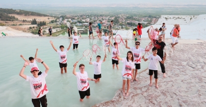 PAMUKKALE'DE BADMİNTON OYNADILAR 
