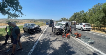 ALİAĞA’DAKİ KAZADA AĞIR YARALANAN SÜRÜCÜ HAYATINI KAYBETTİ