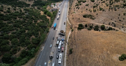 YAN YATAN TIR YOLU KAPADI, KİLOMETRELERCE KUYRUK OLUŞTU