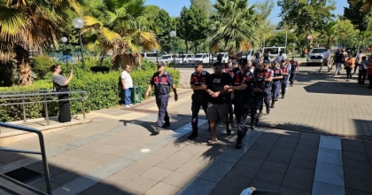 UYUŞTURUCU TİCARETİNE 8 TUTUKLAMA  