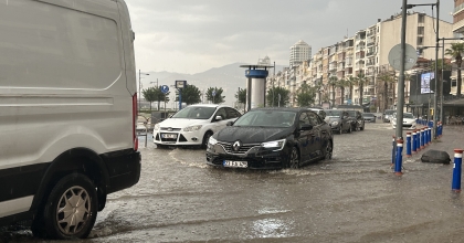 İZMİR’İ YAZ SAĞANAĞI VURDU   