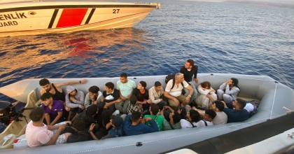 FETHİYE’DE 21 DÜZENSİZ GÖÇMEN YAKALANDI   