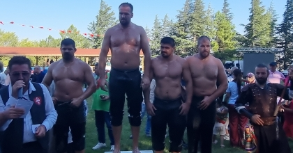 663. DOMANİÇ YAĞLI PEHLİVAN GÜREŞLERİ'NDE BAŞPEHLİVAN HÜSEYİN GÜMÜŞALAN