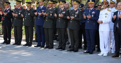 15 TEMMUZ ŞEHİTLERİ İZMİR'DE DUALARLA ANILDI   