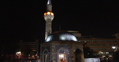 İZMİR'DE TÜM CAMİLERDEN AYNI ANDA SELA SESLERİ YÜKSELDİ   