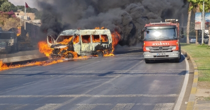 MİNİBÜS ALEV TOPUNA DÖNDÜ   