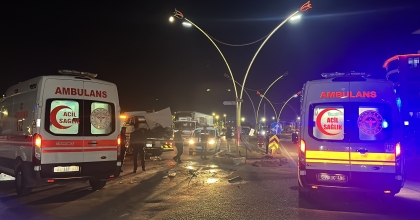 UŞAK’TA İKİ OTOMOBİL ÇARPIŞTI: 2’Sİ ÇOCUK 6 YARALI   