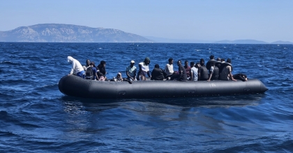 İZMİR AÇIKLARINDA 132 KAÇAK GÖÇMEN KARAYA ÇIKARTILDI   