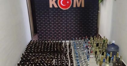 KUŞADASI'NDA KAÇAK İÇKİ OPERASYONU   
