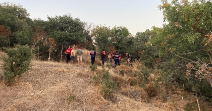 YAŞLI KADIN TARLADA ÖLÜ BULUNDU